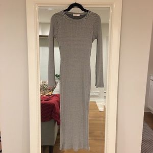 Long-sleeve midi dress